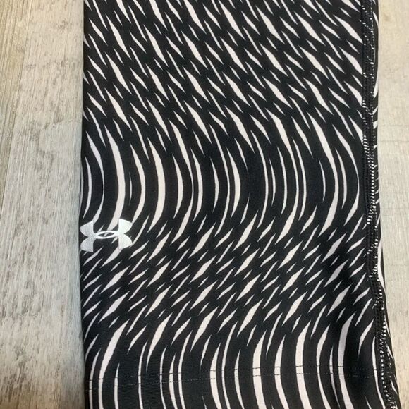 $5 add on item, Under armor heat gear compression capris sz L - Picture 12 of 13